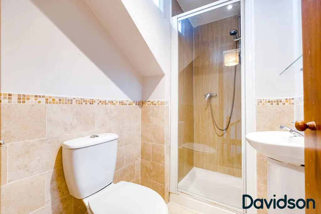 4 bedroom semi-detached house for rent