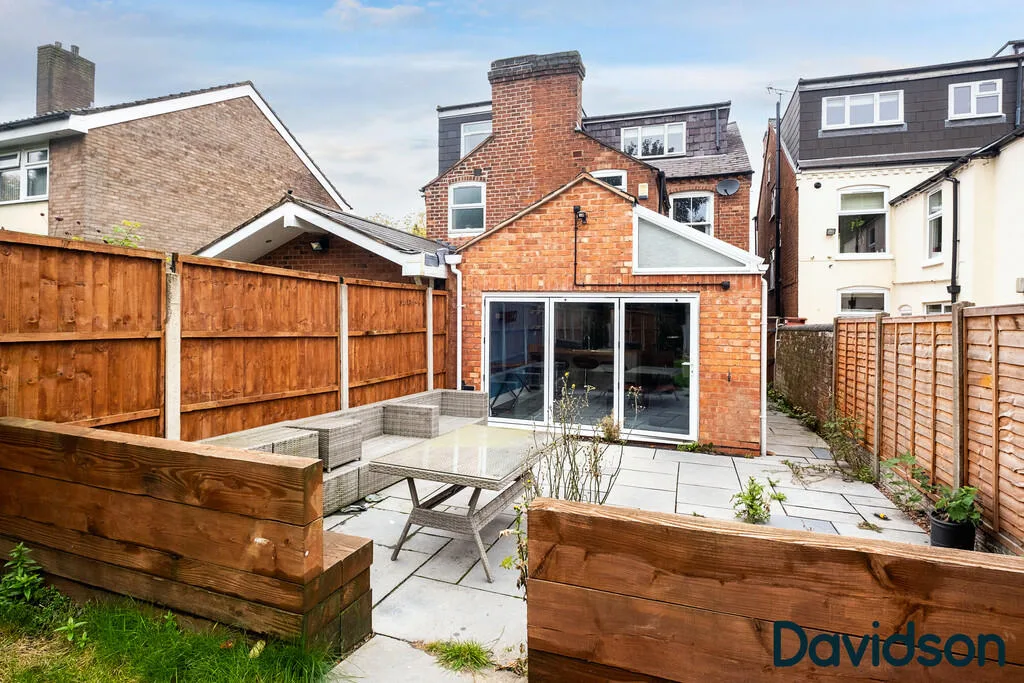 4 bedroom semi-detached house for rent