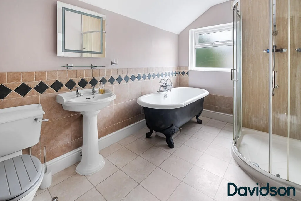 4 bedroom semi-detached house for rent