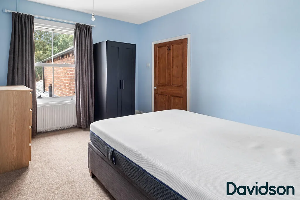 4 bedroom semi-detached house for rent