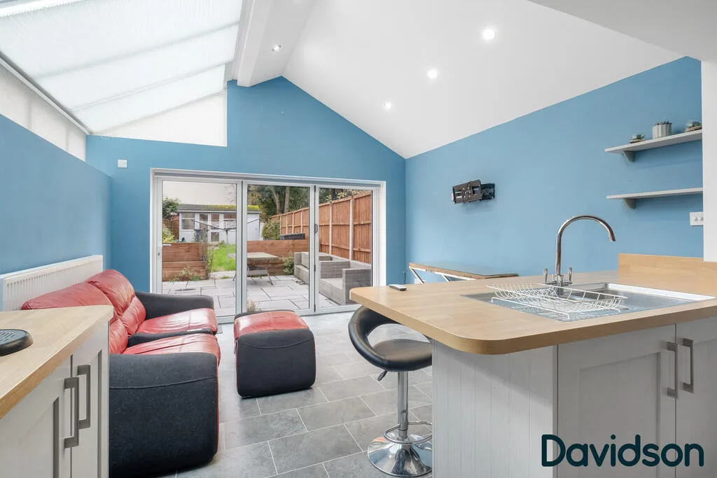 4 bedroom semi-detached house for rent