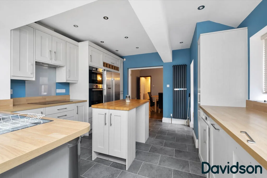 4 bedroom semi-detached house for rent
