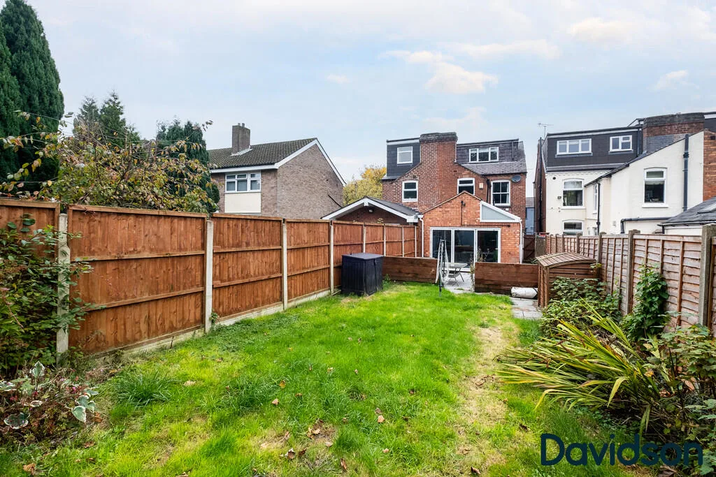 4 bedroom semi-detached house for rent