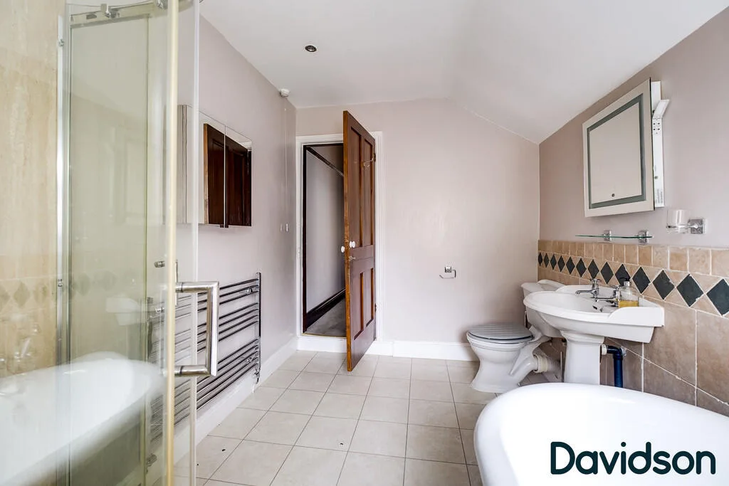 4 bedroom semi-detached house for rent