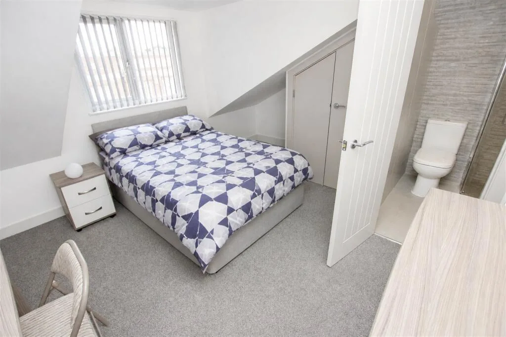 7 bedroom terraced house for rent