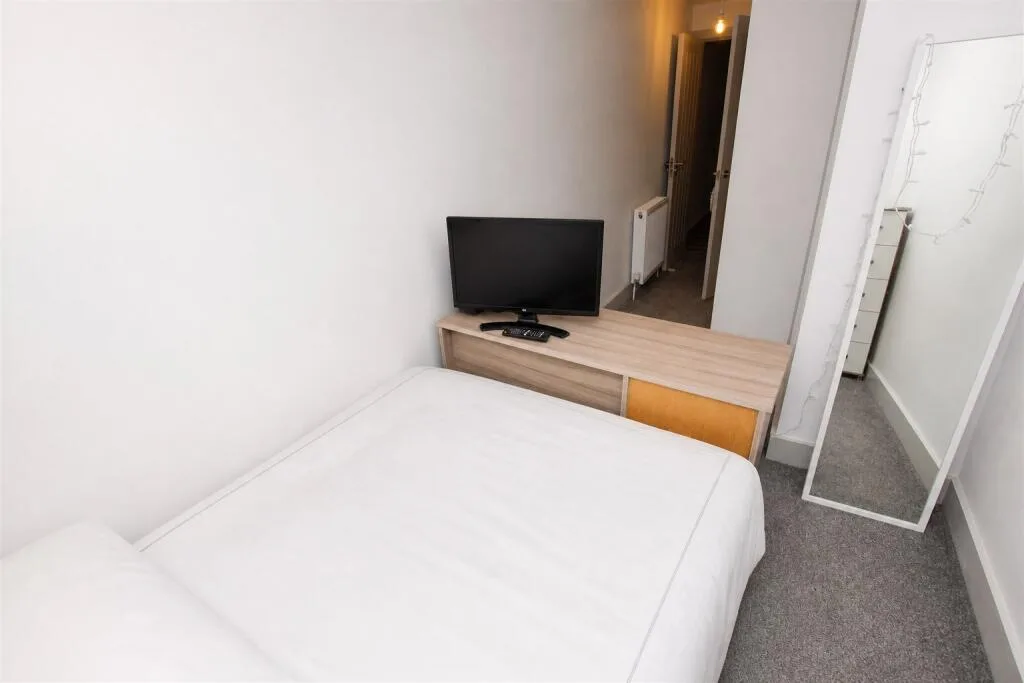 7 bedroom terraced house for rent