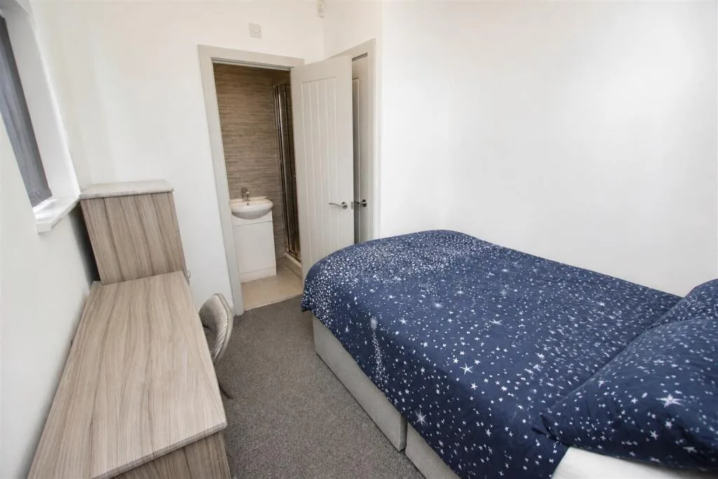7 bedroom terraced house for rent