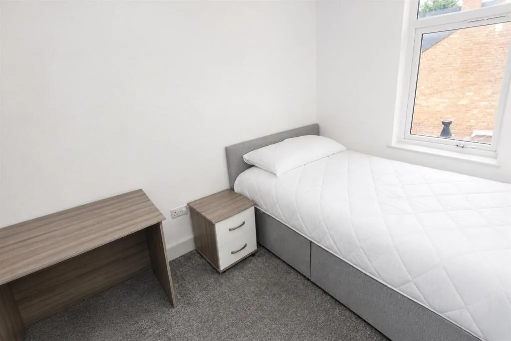 7 bedroom terraced house for rent