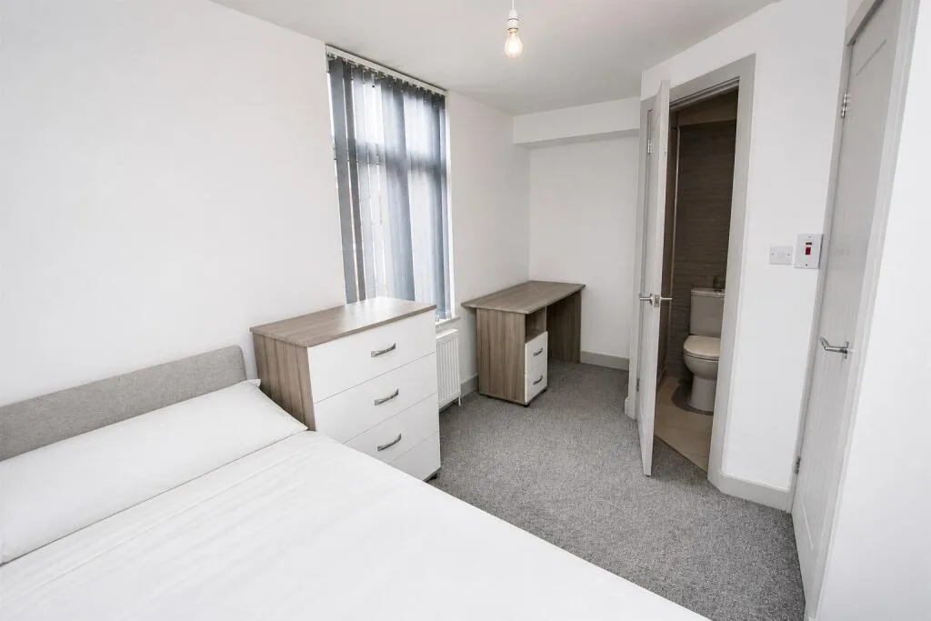 7 bedroom terraced house for rent