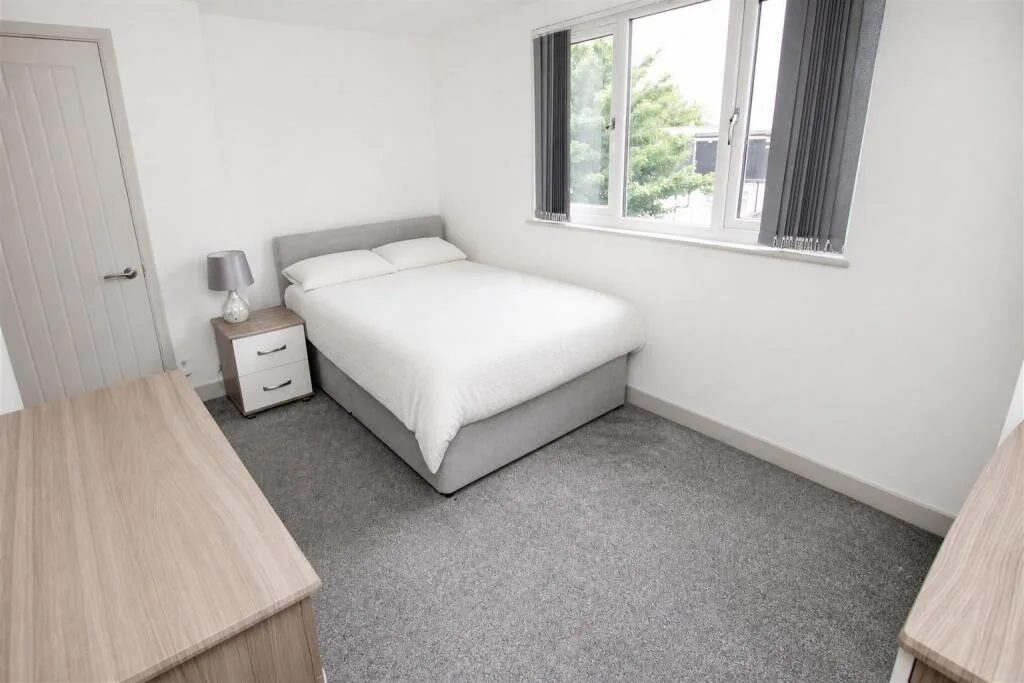 7 bedroom terraced house for rent