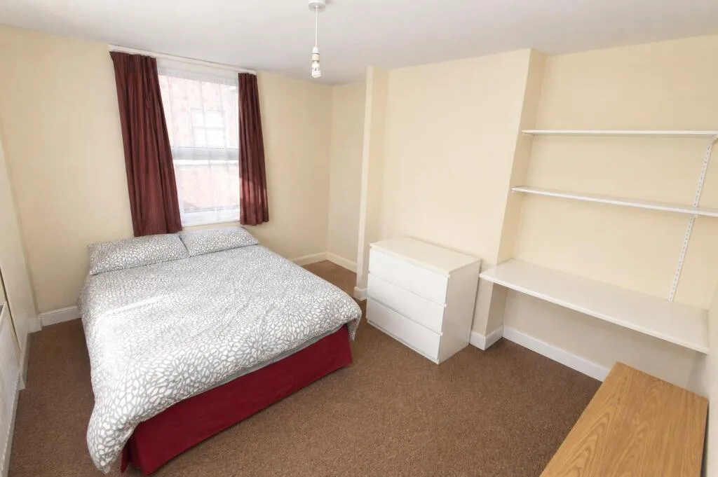 5 bedroom house for rent