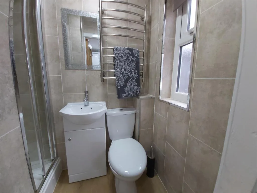 6 bedroom terraced house for rent