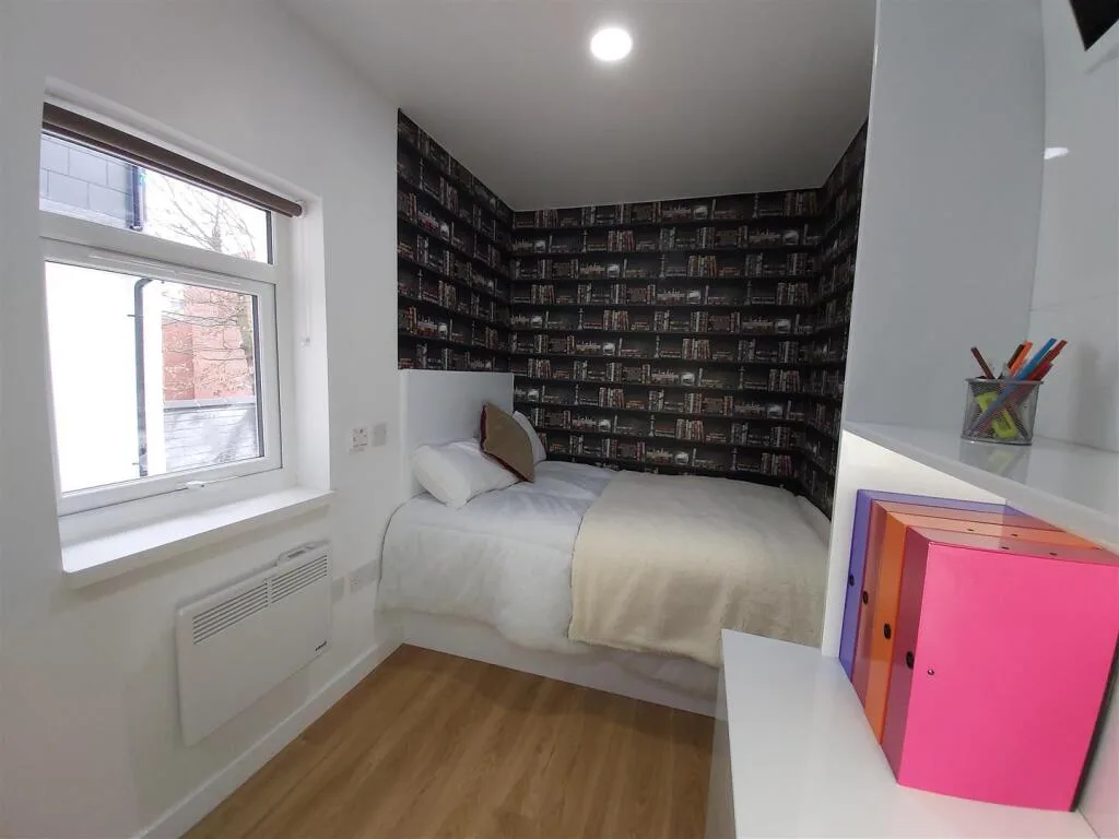 6 bedroom terraced house for rent