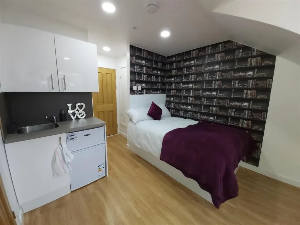 6 bedroom terraced house for rent