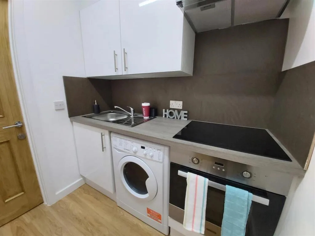 6 bedroom terraced house for rent
