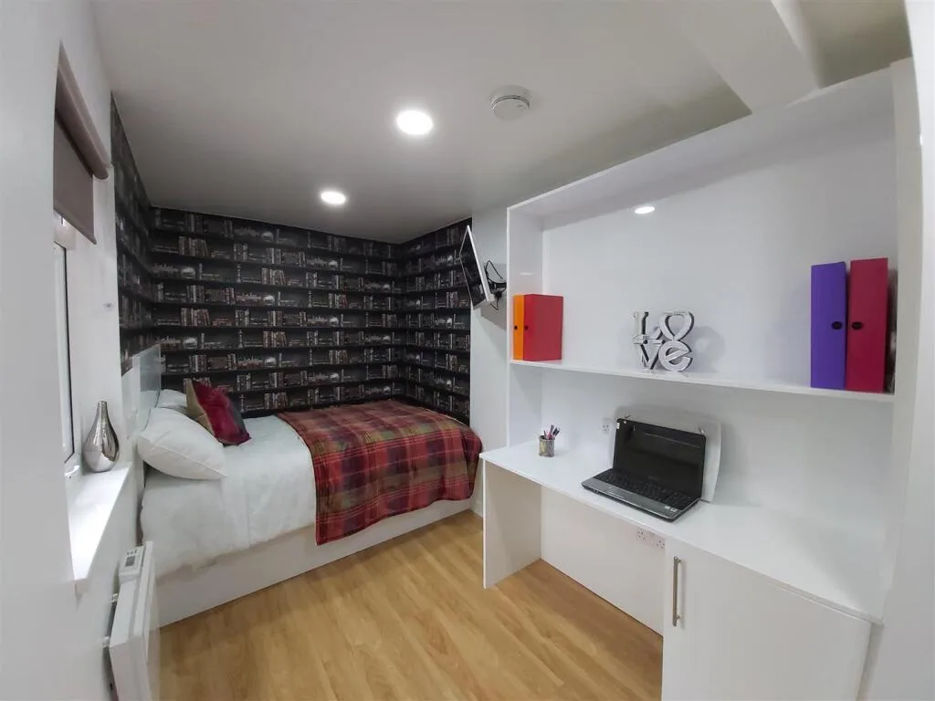 6 bedroom terraced house for rent