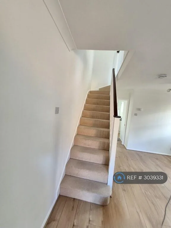 2 bedroom semi-detached house for rent