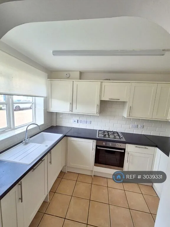 2 bedroom semi-detached house for rent