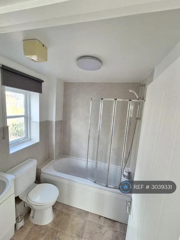 2 bedroom semi-detached house for rent
