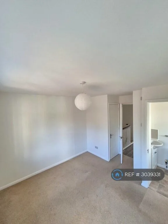 2 bedroom semi-detached house for rent