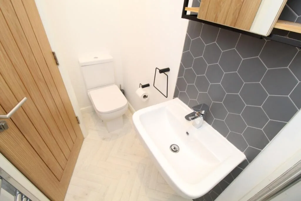 5 bedroom detached house for rent