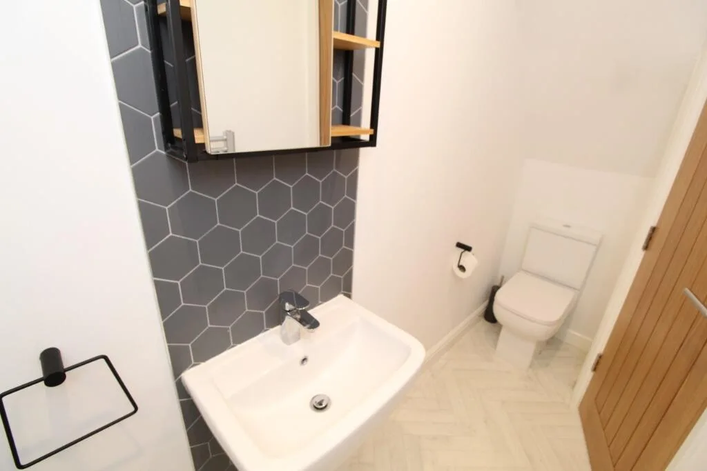 5 bedroom detached house for rent