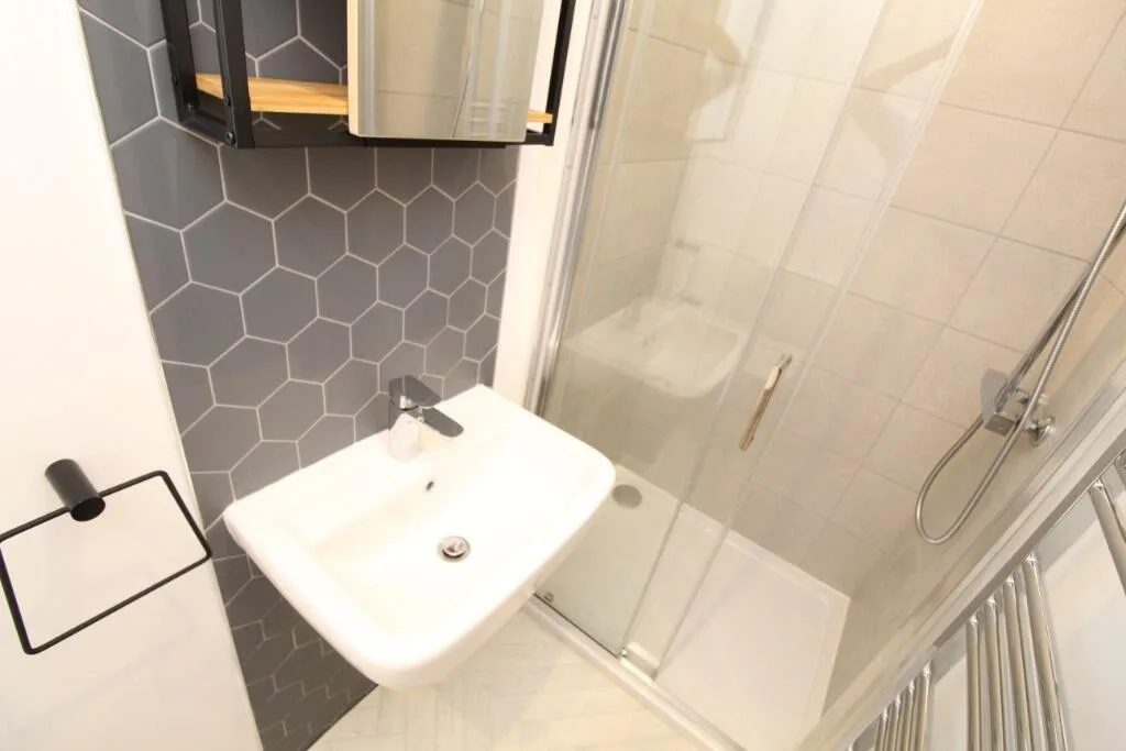 5 bedroom detached house for rent