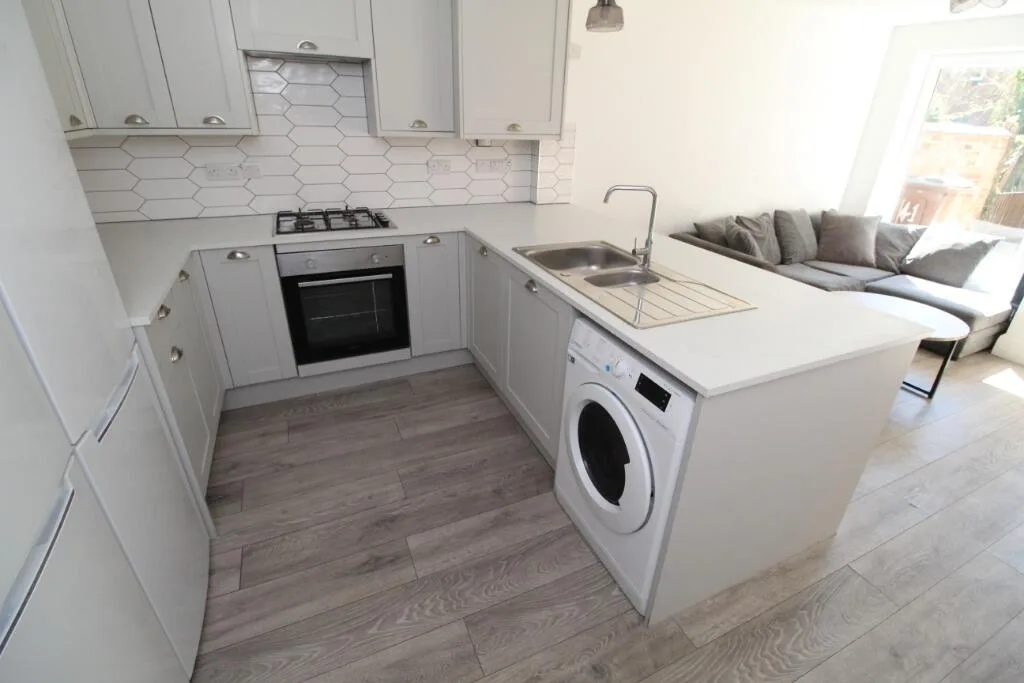 5 bedroom detached house for rent