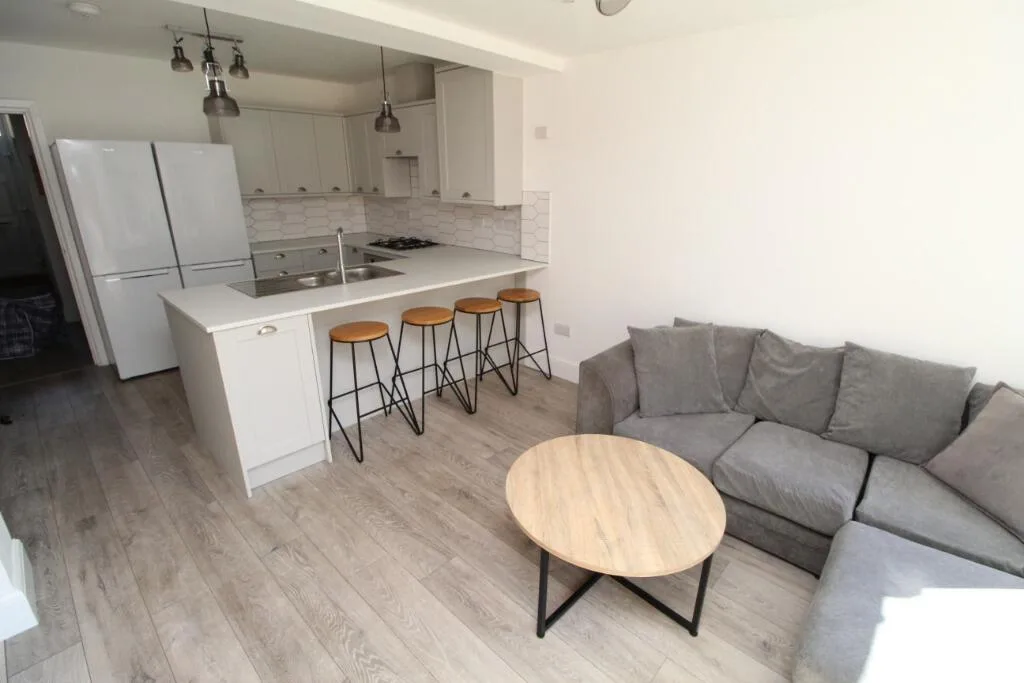 5 bedroom detached house for rent