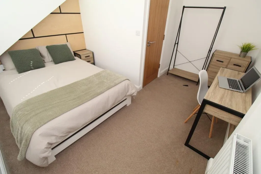 5 bedroom detached house for rent