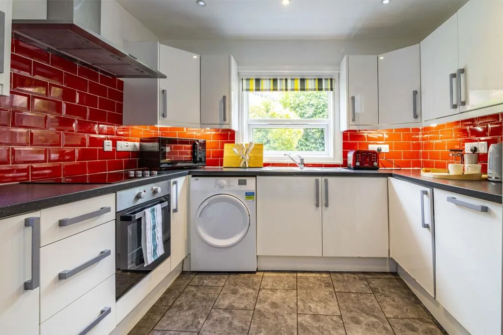 6 bedroom house of multiple occupation for rent