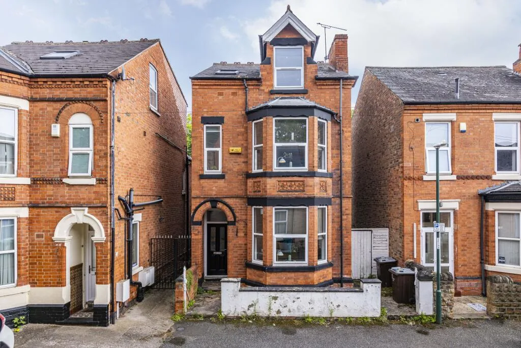 6 bedroom house of multiple occupation for rent