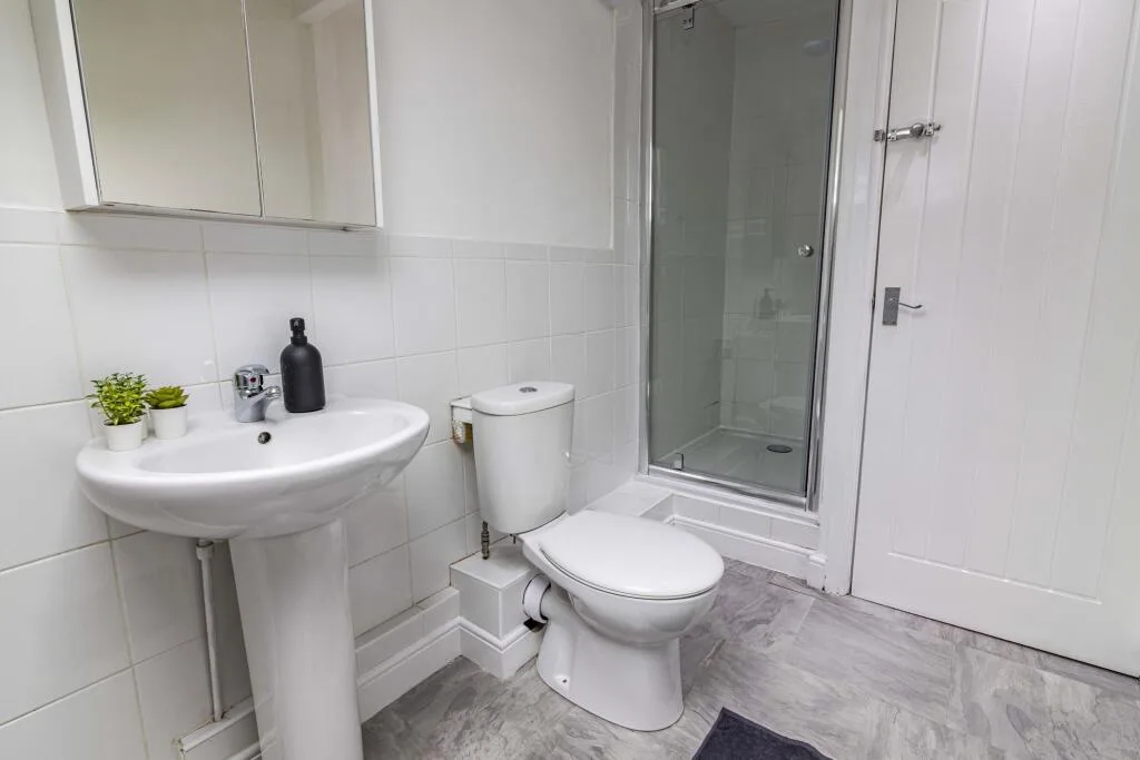 6 bedroom house of multiple occupation for rent