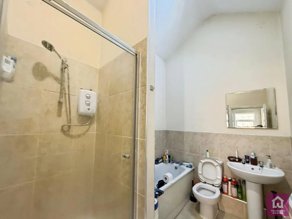 6 bedroom semi-detached house for rent