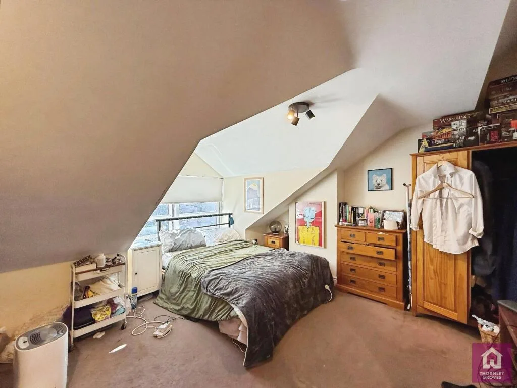 6 bedroom semi-detached house for rent
