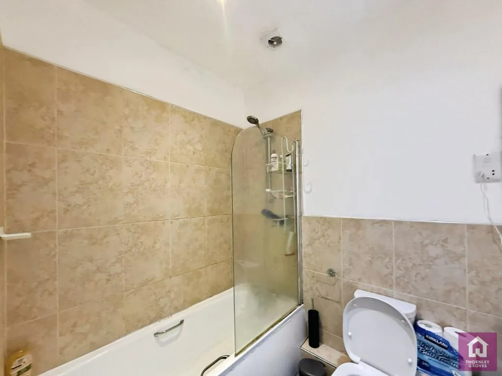 6 bedroom semi-detached house for rent