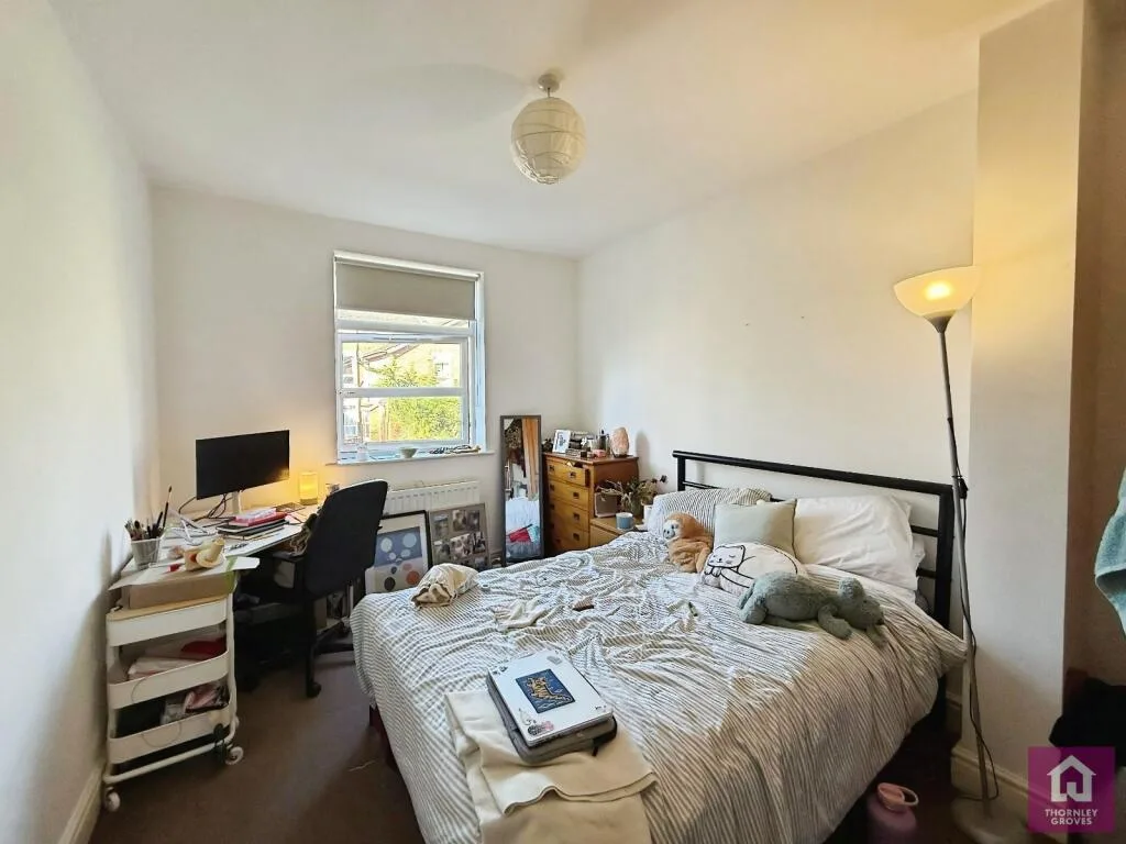 6 bedroom semi-detached house for rent