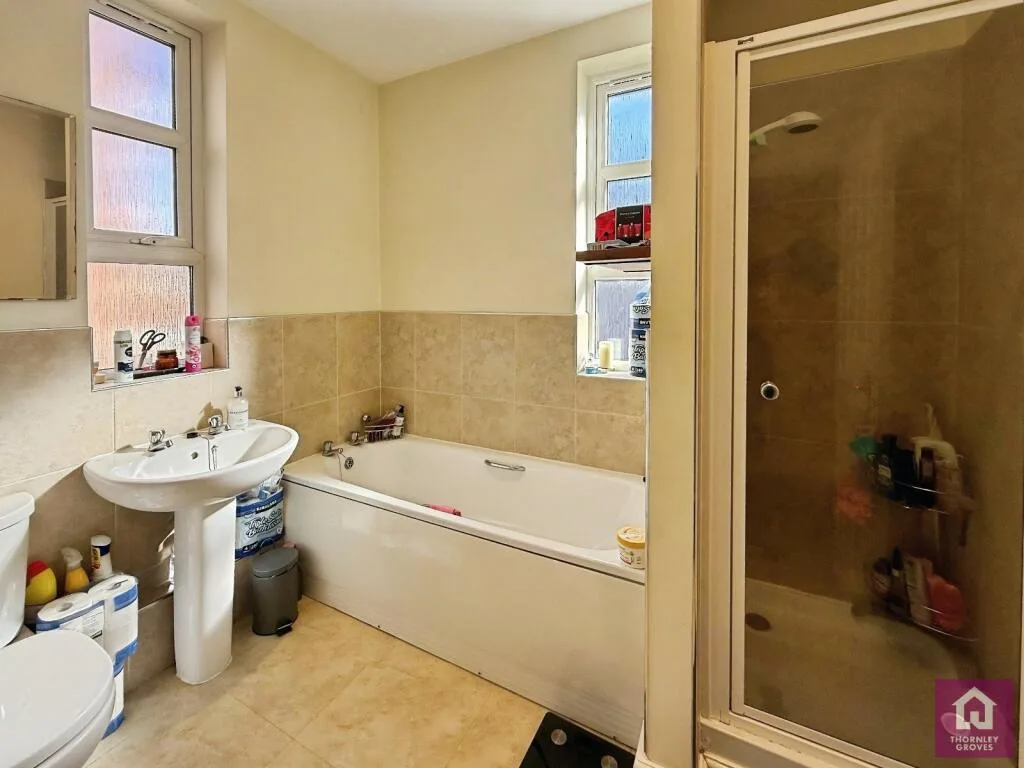 6 bedroom semi-detached house for rent