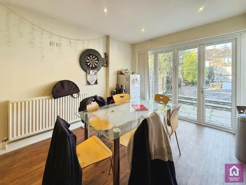 6 bedroom semi-detached house for rent