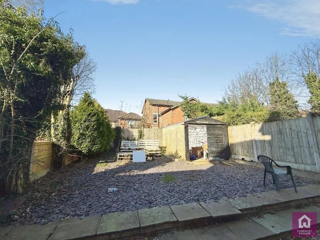 6 bedroom semi-detached house for rent