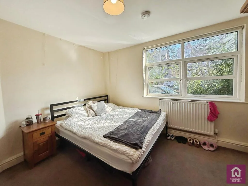6 bedroom semi-detached house for rent