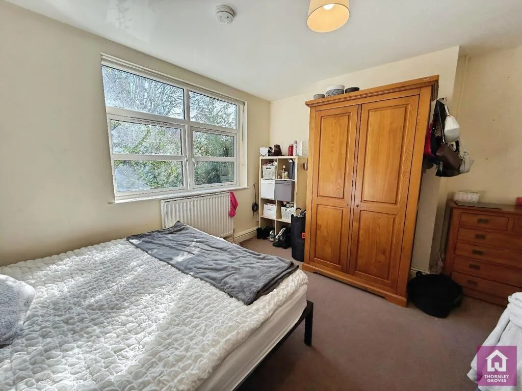 6 bedroom semi-detached house for rent