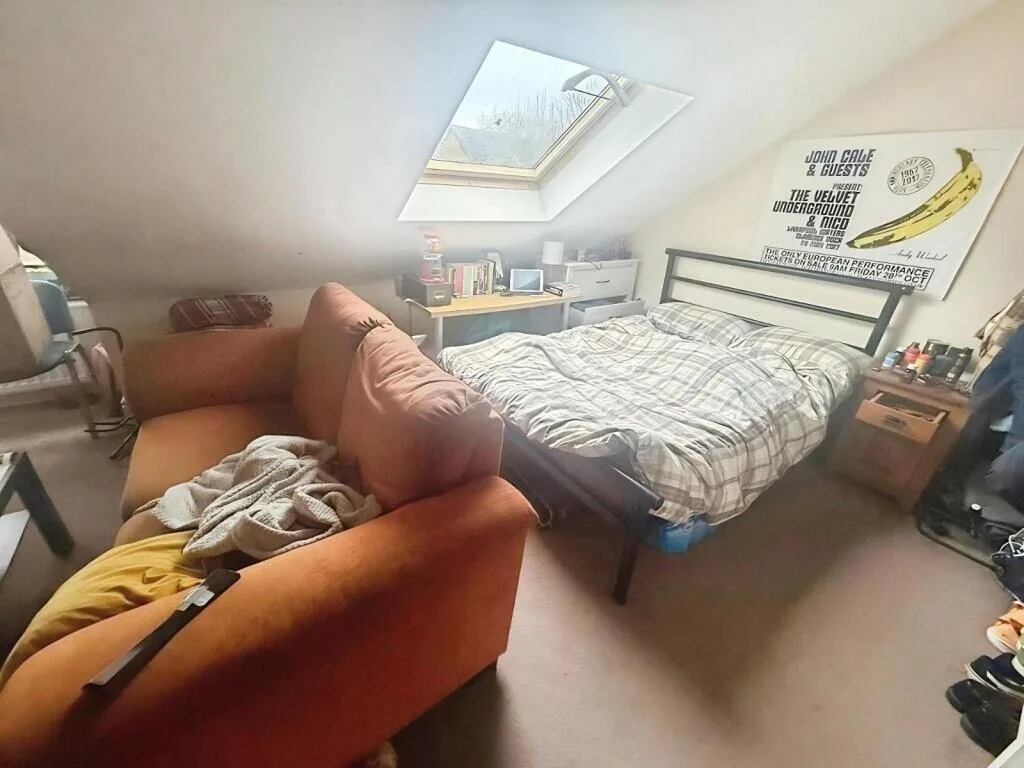 6 bedroom semi-detached house for rent
