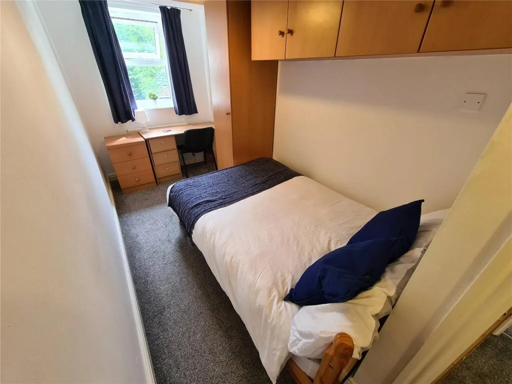 6 bedroom town house for rent