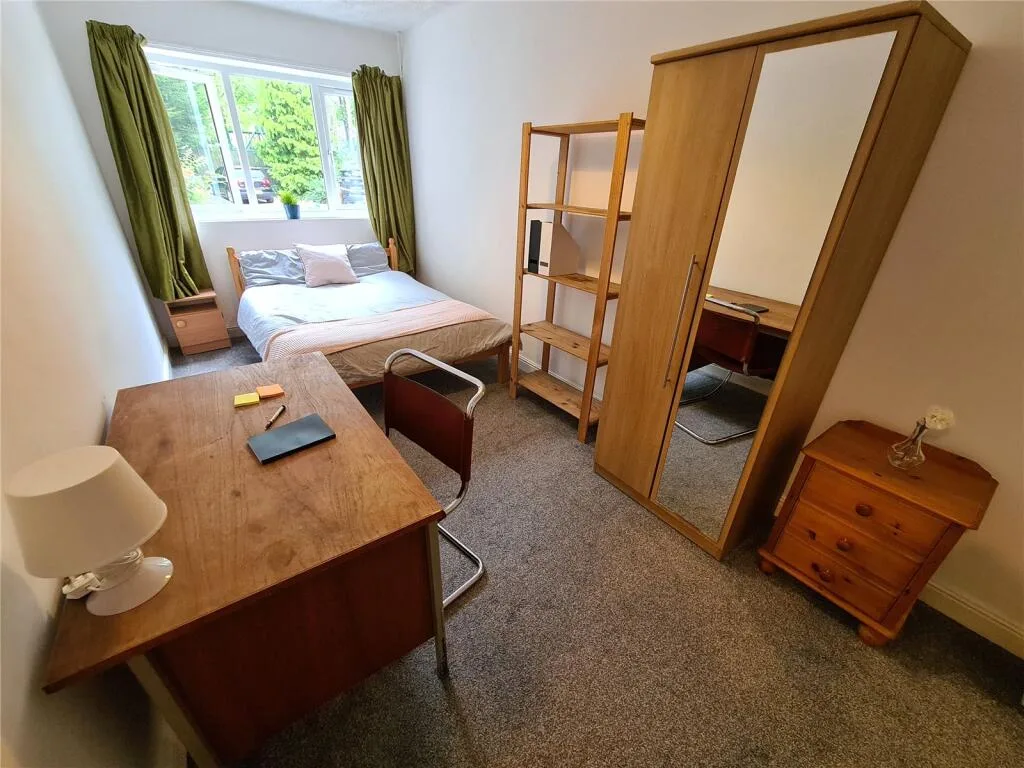 6 bedroom town house for rent