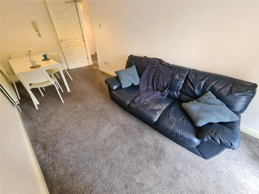 6 bedroom town house for rent