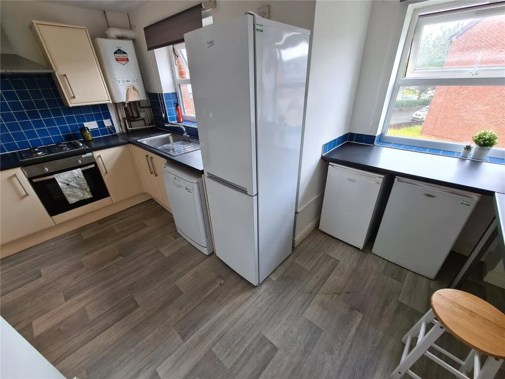 6 bedroom town house for rent