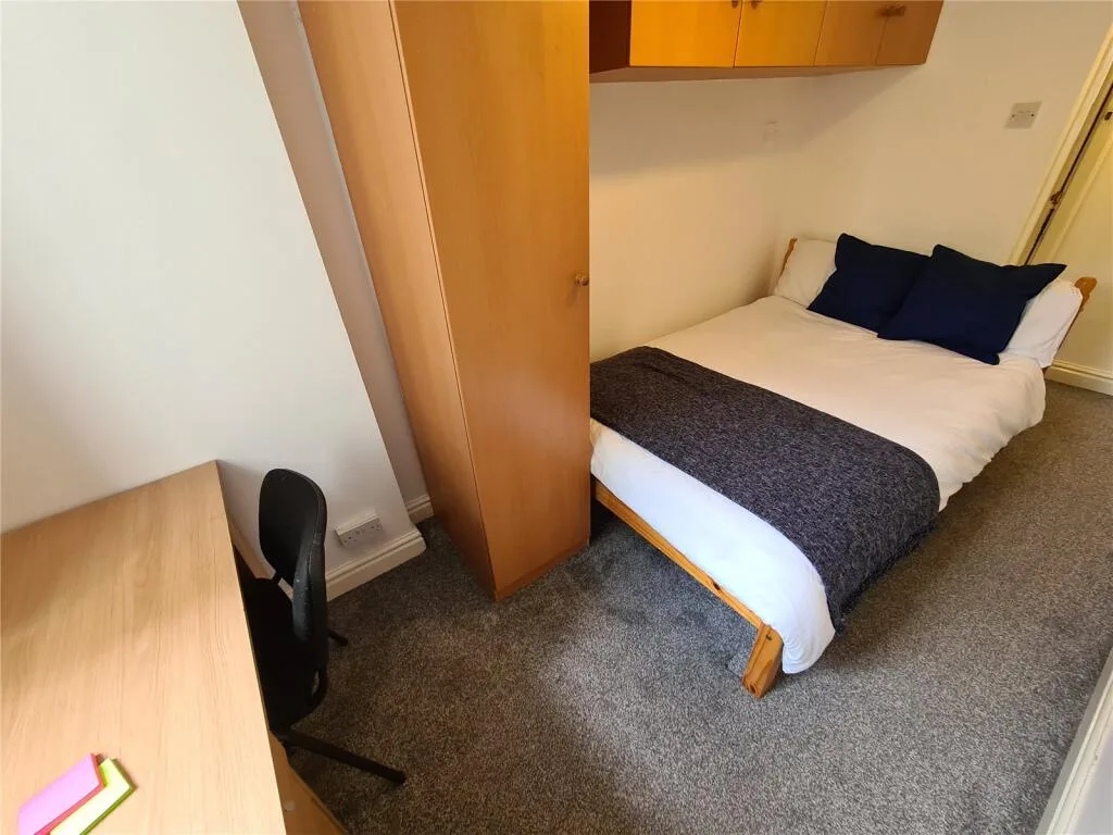 6 bedroom town house for rent