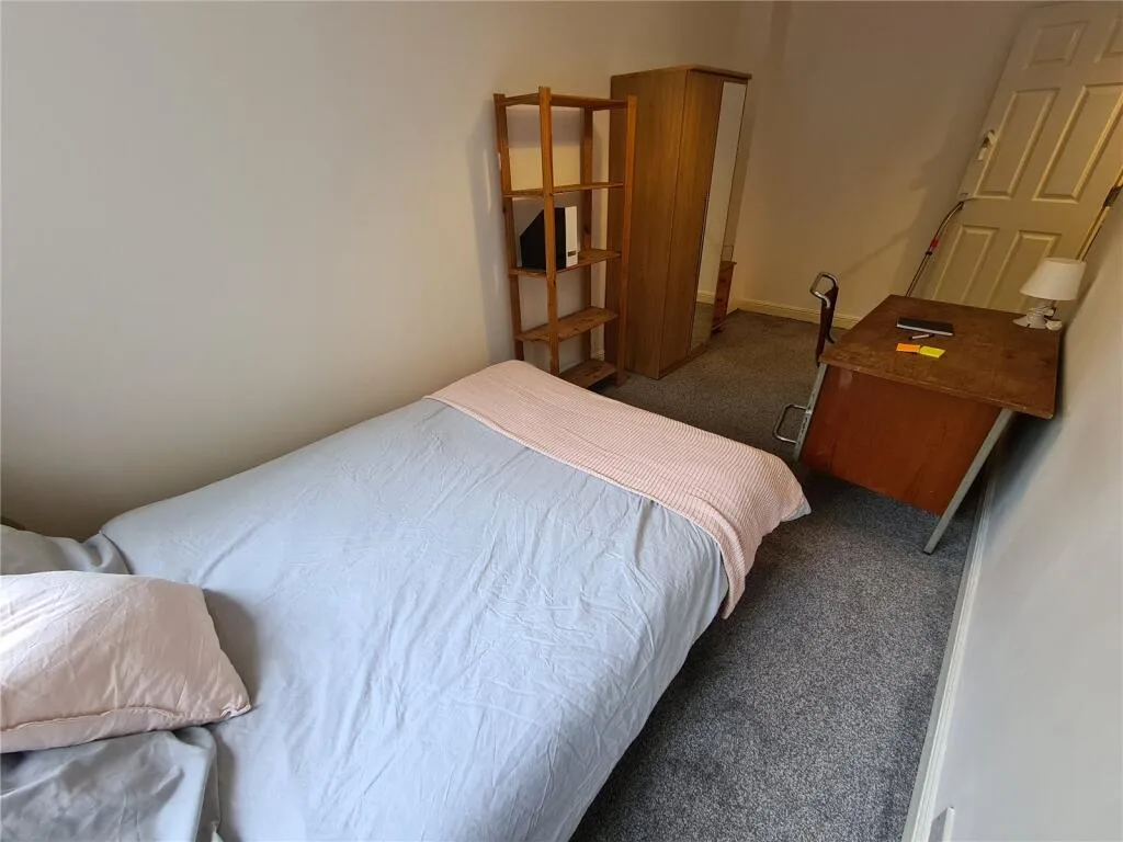 6 bedroom town house for rent