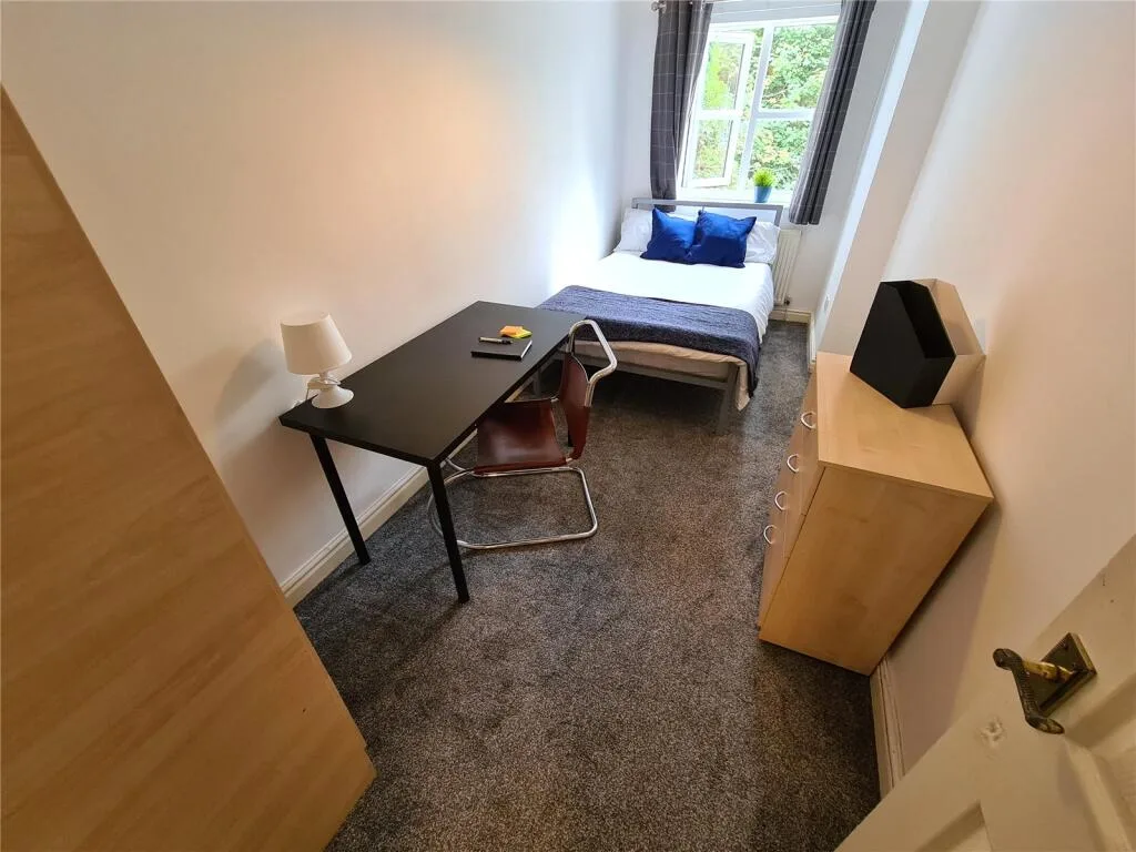 6 bedroom town house for rent